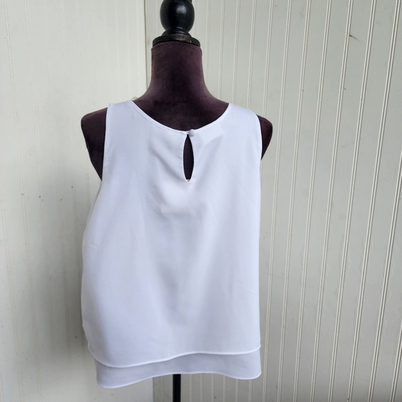 NWT Bisou Bisou Michele Bohbot Chic White Top Layred Sleveless Blouse Sz M - Picture 5 of 11
